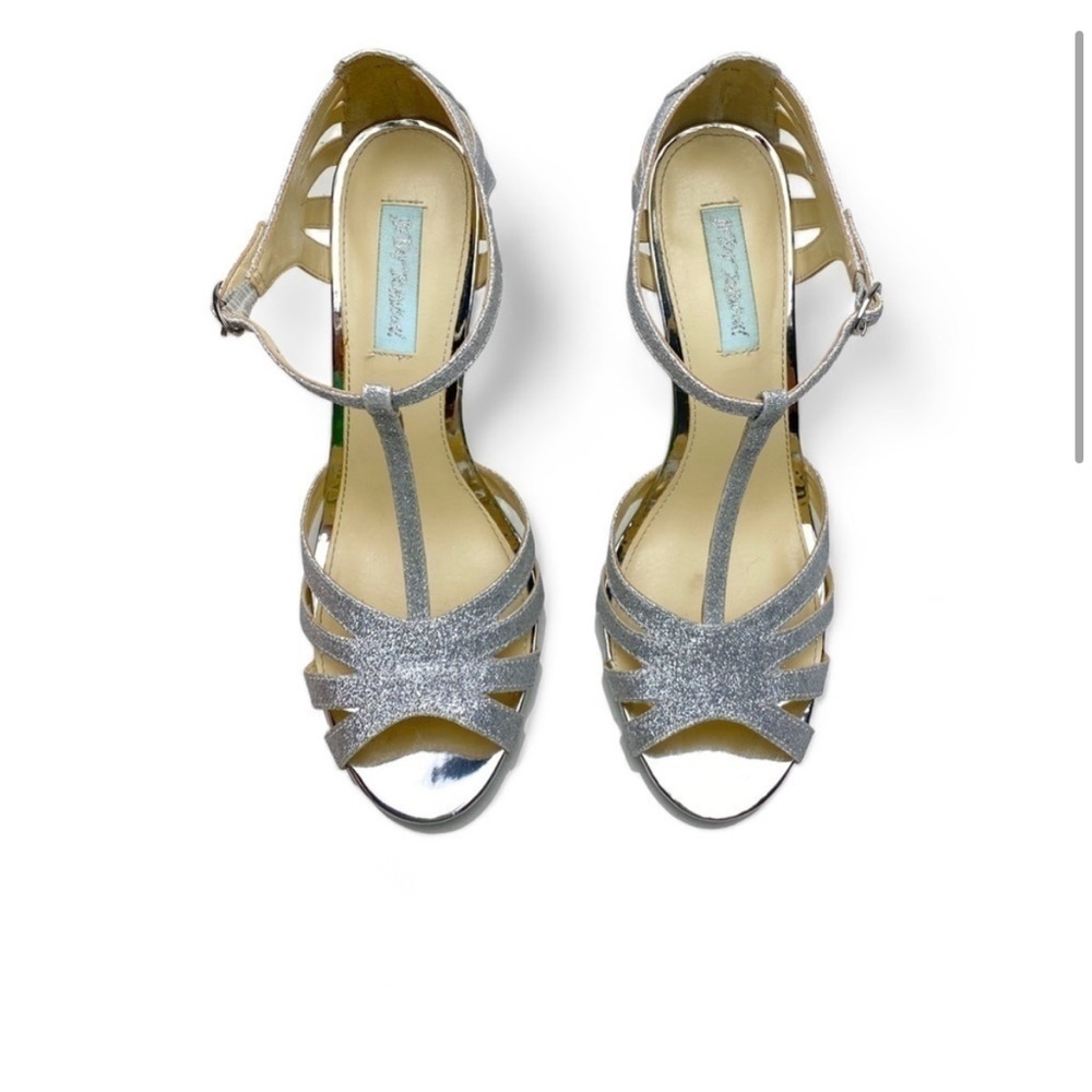 Perfect for prom, wedding  or any formal event!